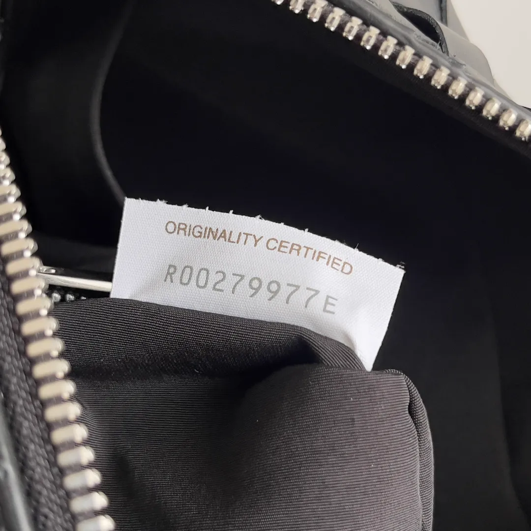 Batch 1260 BOTTEGA VENETA 2024 new INTRECCIATO classic toiletry bag, the choice of discerning people. The low-key luxury quality is the interpretation of its brand. If you like low-key BV, it is the first choice~~ Style number: 729295 Size: 26*13*10cm